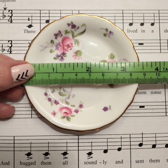 Royal Chelsea England small floral dish - Picture 5 of 5